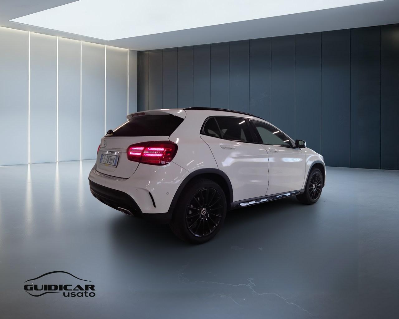 Mercedes-Benz GLA-X156 2017 - GLA 180 Night Edition auto