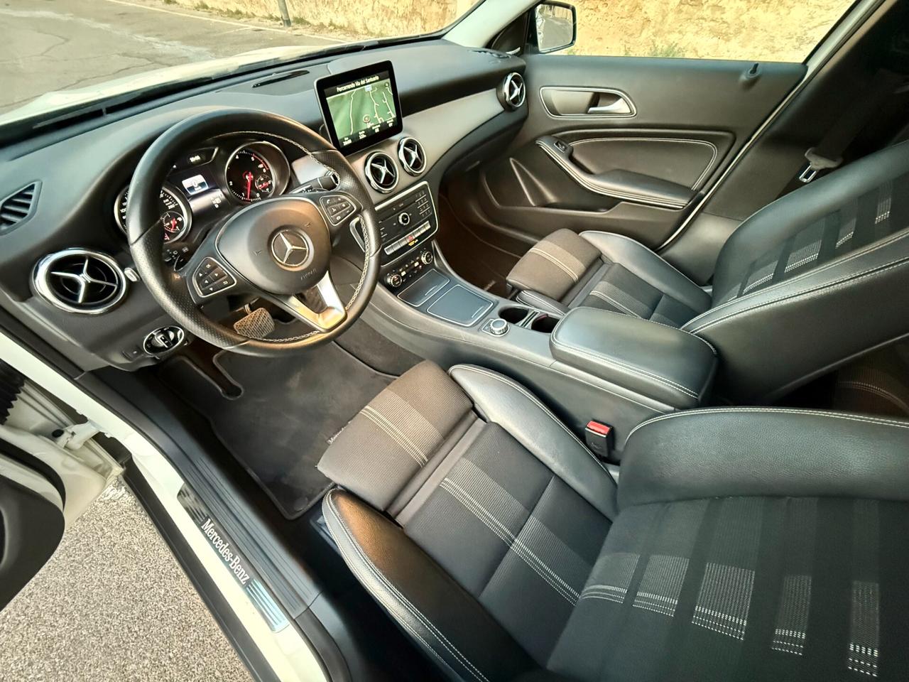 Mercedes GLA 200/2.2 136CV/CAR PLAY/TETTO/KYLESS
