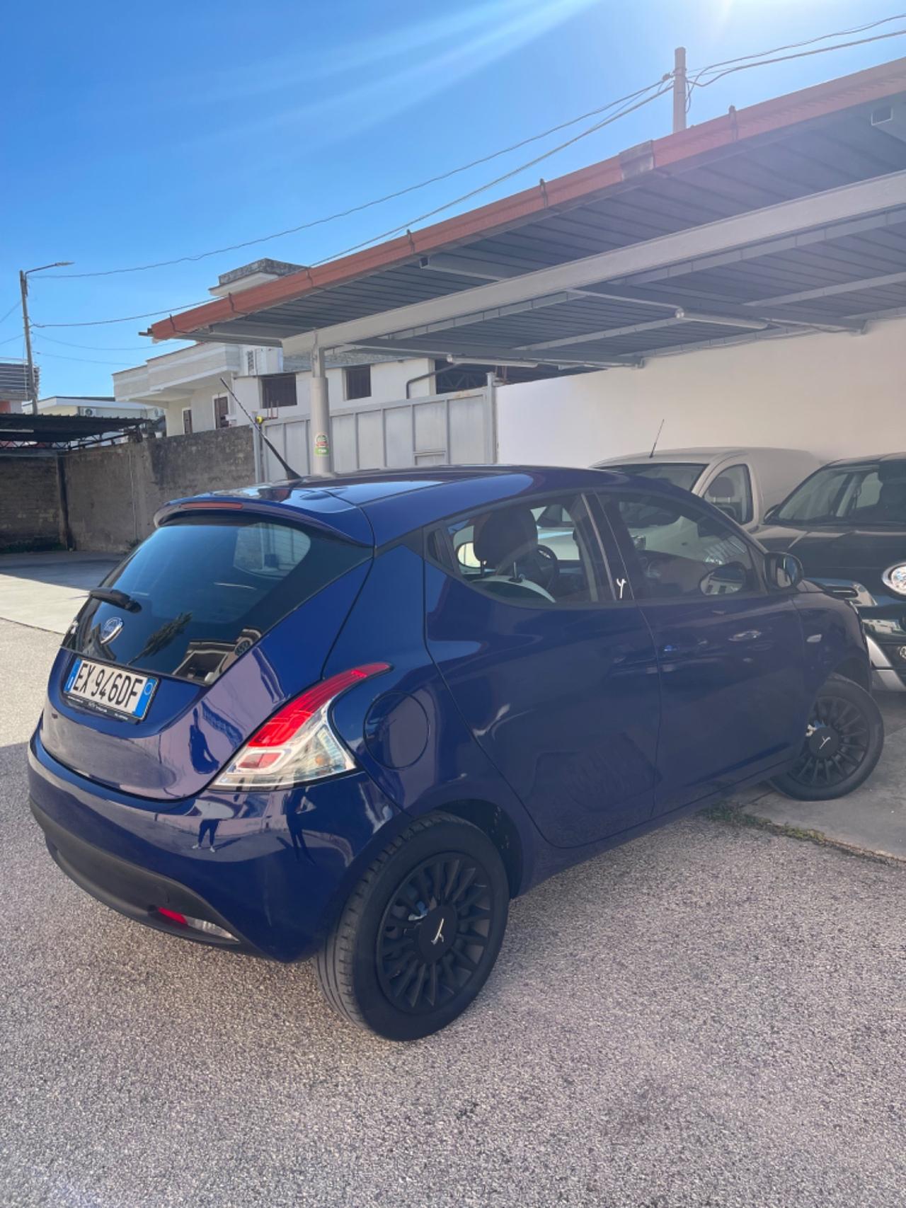 Lancia Ypsilon 1.2 69 CV 5 porte Elefantino