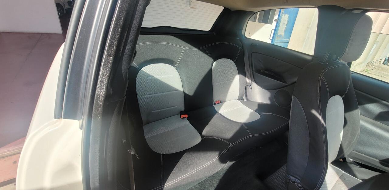 Lancia Ypsilon 1.2 Momo Design