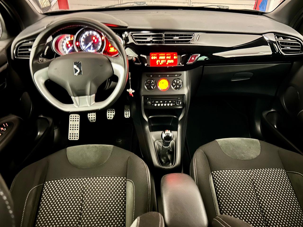 Ds DS3 3 1.4 VTi 95 Just Black