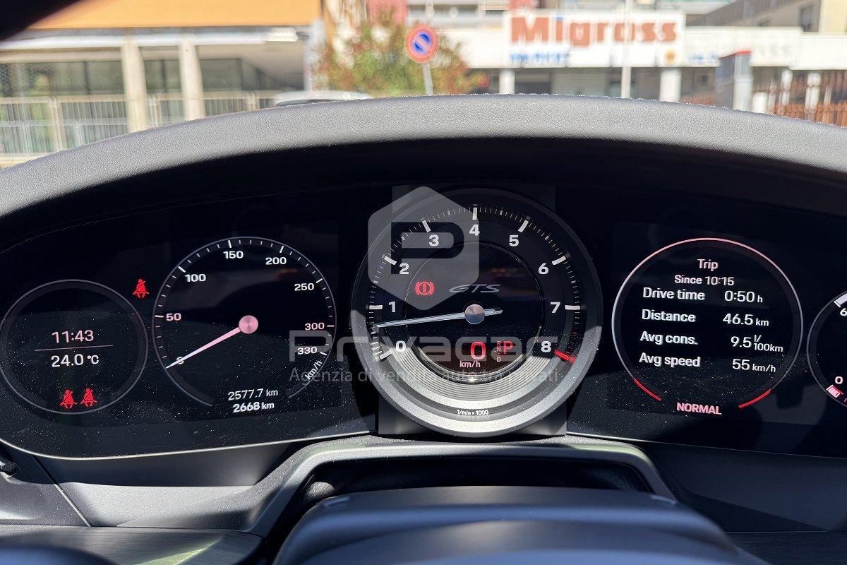 PORSCHE 911 Carrera 4 GTS