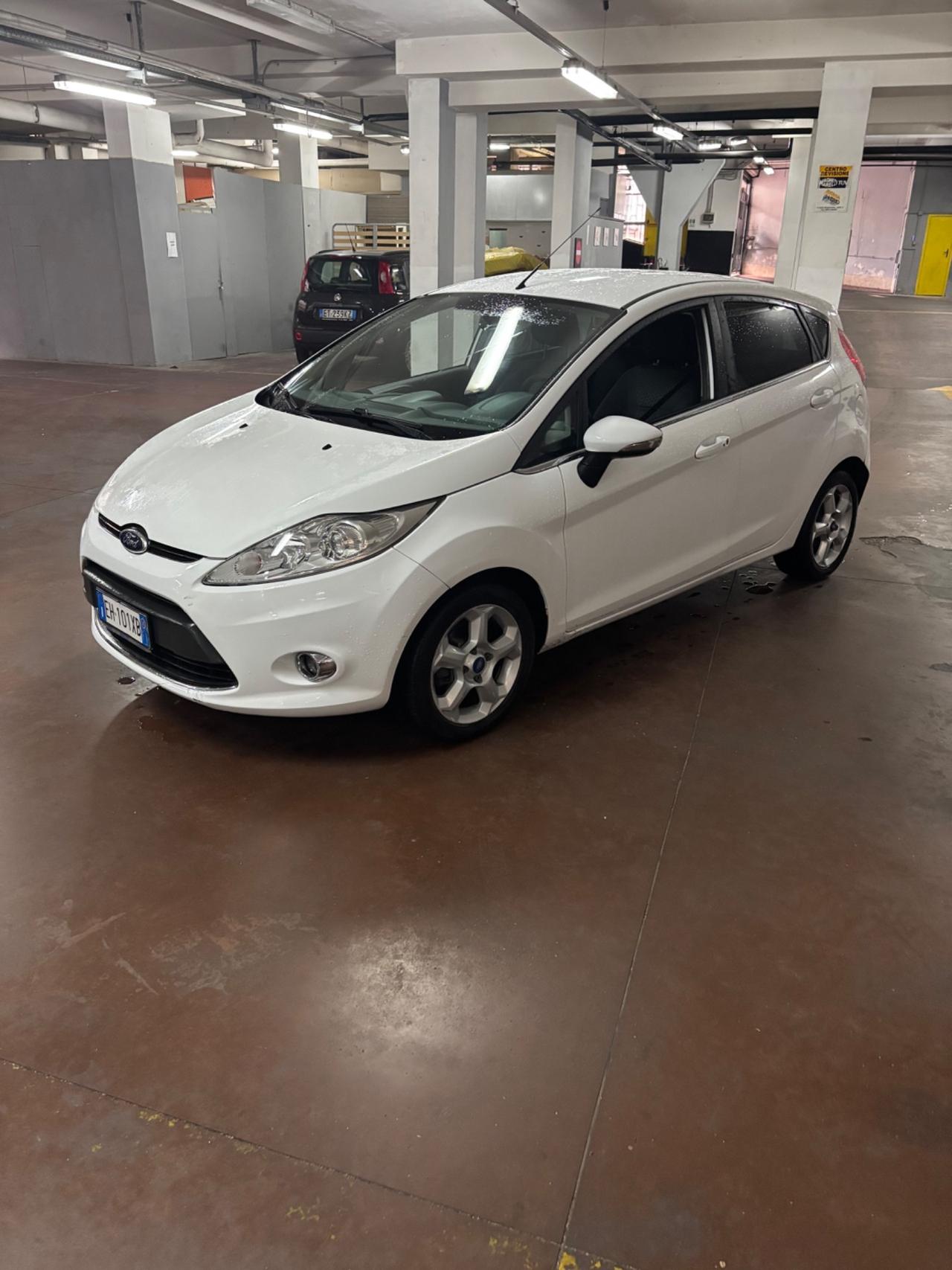 Ford Fiesta 1.4 TDCi 68CV 5 porte Titanium