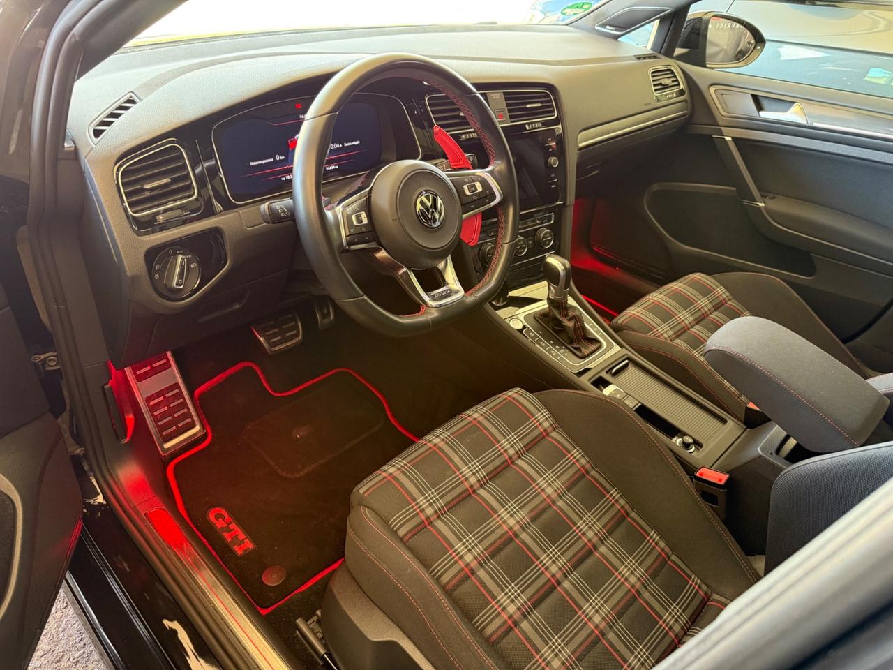 Volkswagen Golf GTI 2.0 TSI BlackStyle