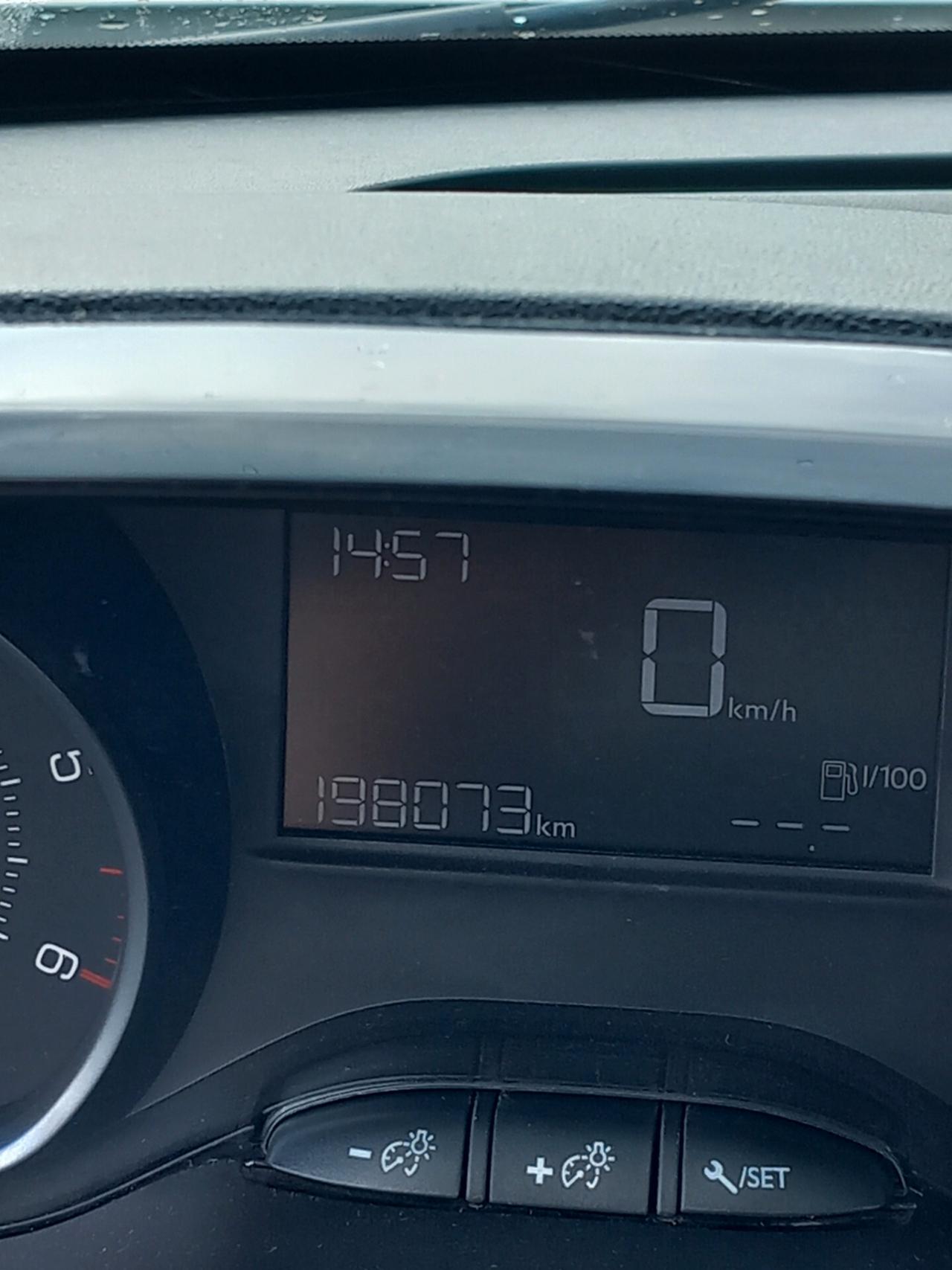 PEUGEOT 208 AUTOCARRO