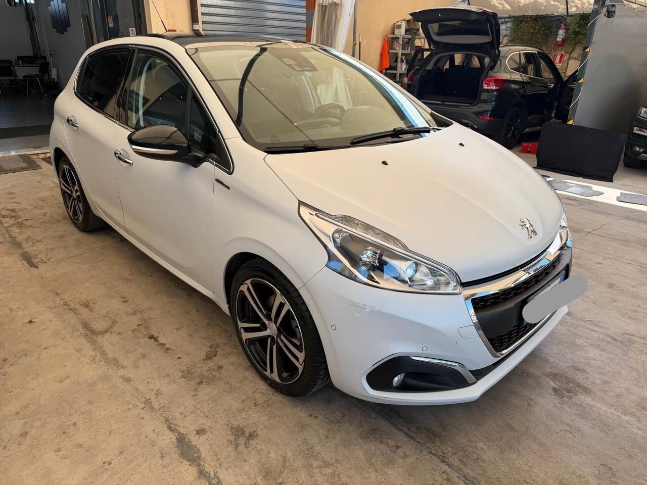 Peugeot 208 2016 1.6 100 5p. GT Line ICE White