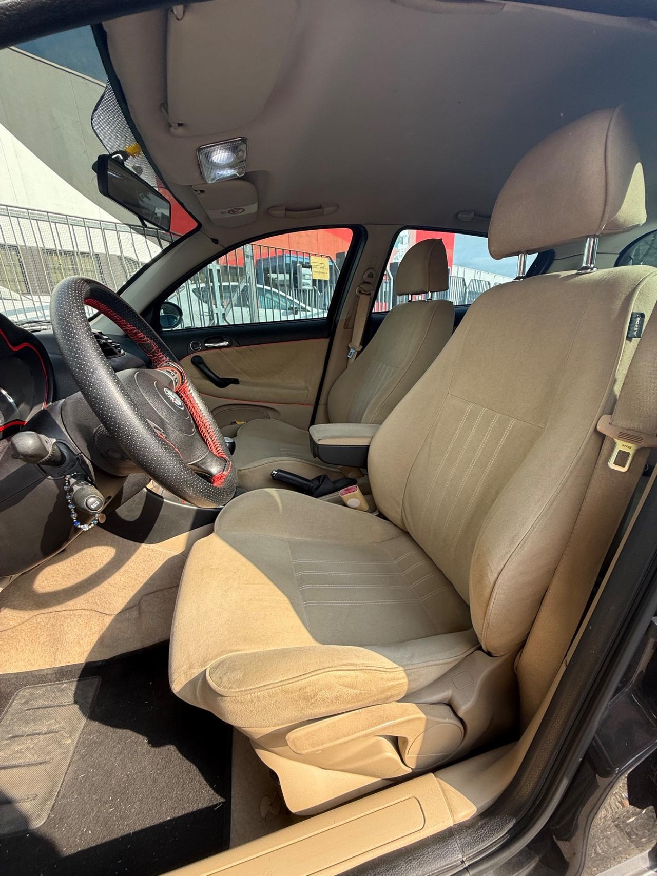 Alfa Romeo 147 1.9 JTD (120) 5 porte Distinctive