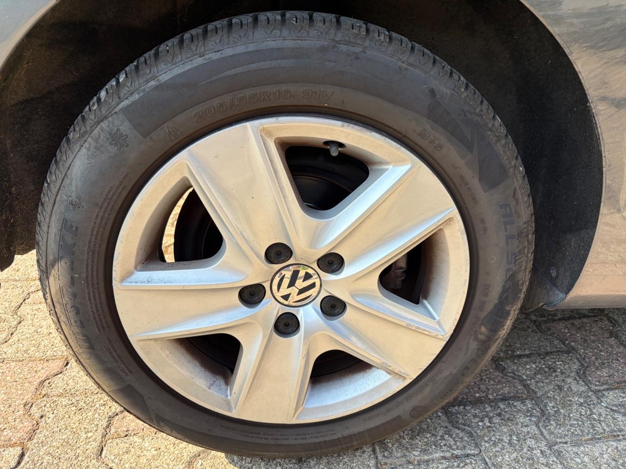 Volkswagen Golf 1.6 BENZINA 86MILA KM