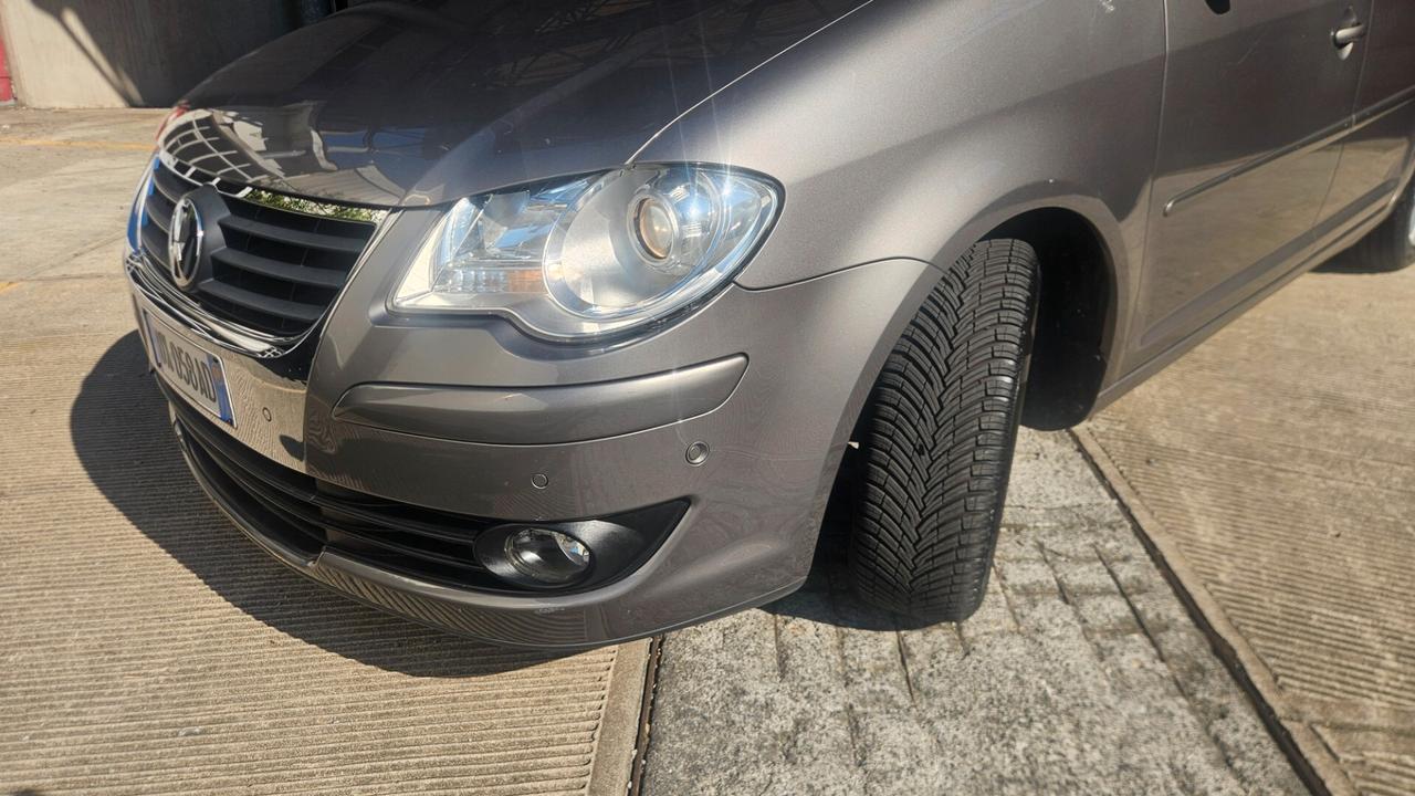 Volkswagen Touran 1.9 TDI DSG 7 POSTI