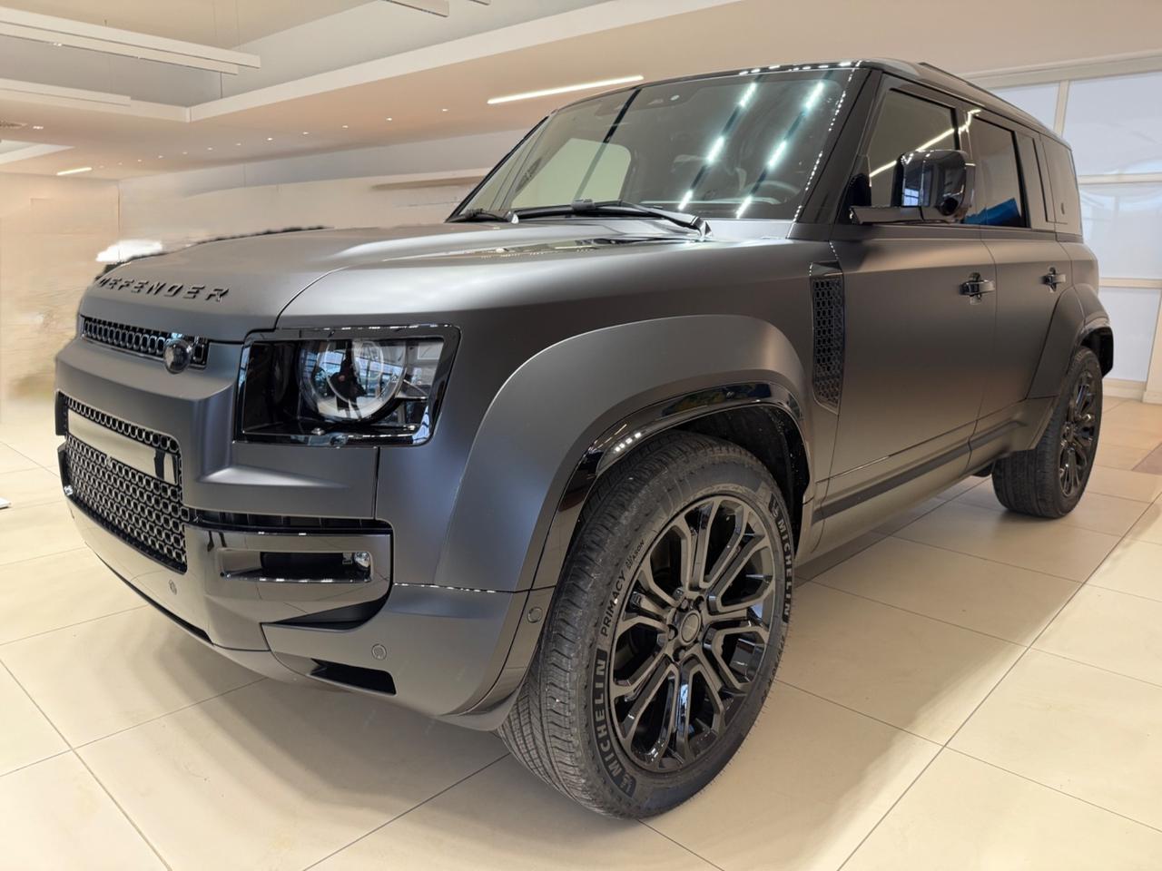 Land Rover Defender 110 4.4 V8 635 CV AWD Auto OCTA Black