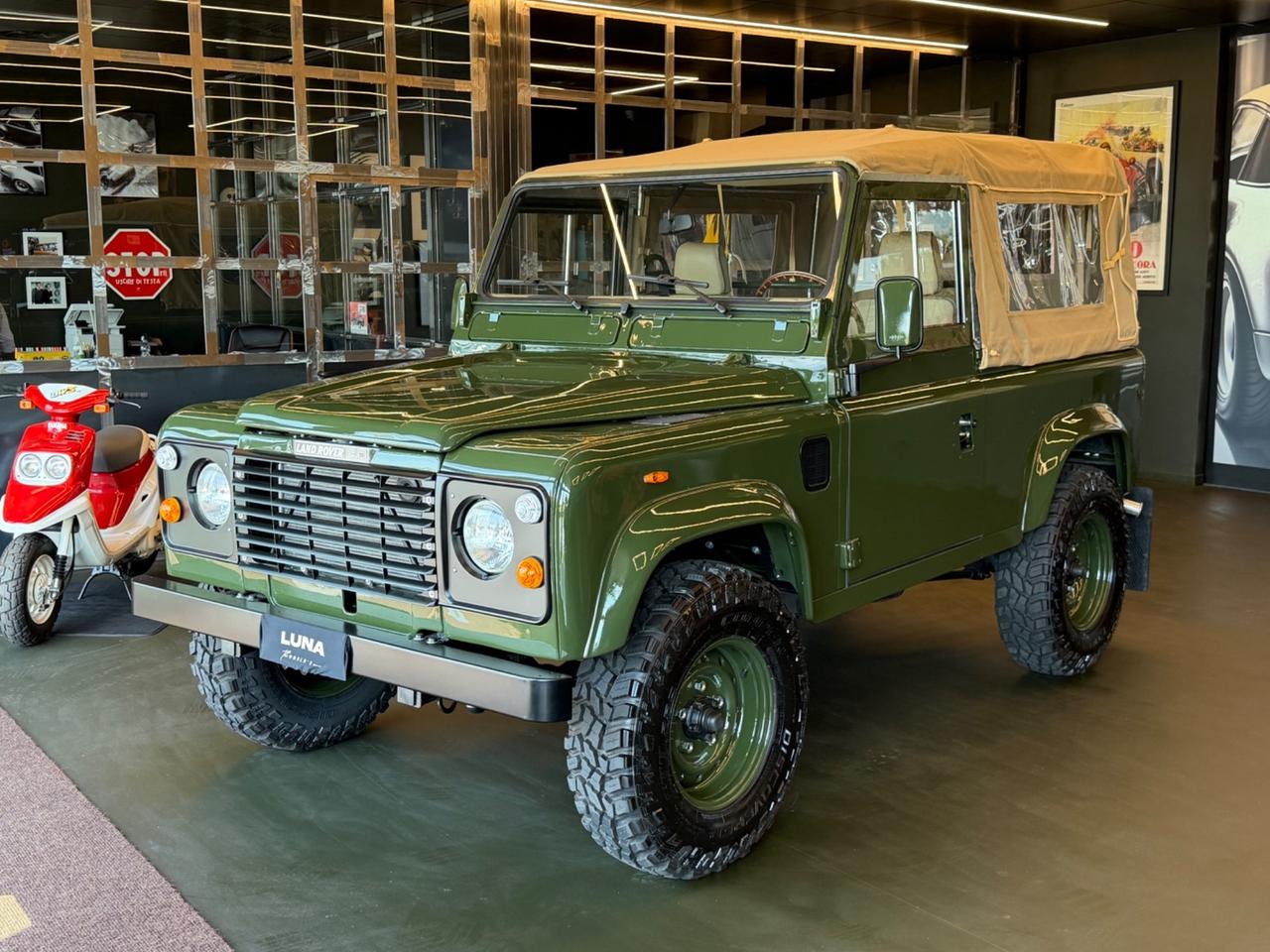 Land Rover Defender 90 diesel Soft-top 19J