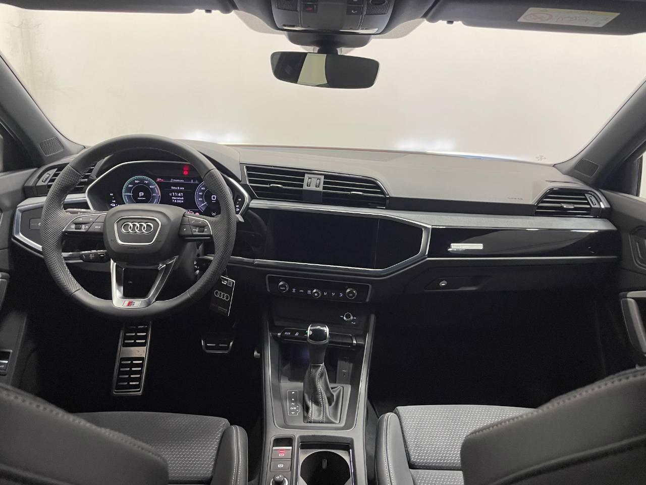 AUDI Q3 SPORTBACK 45 TFSIe S-TRONIC IDENTITY BLACK