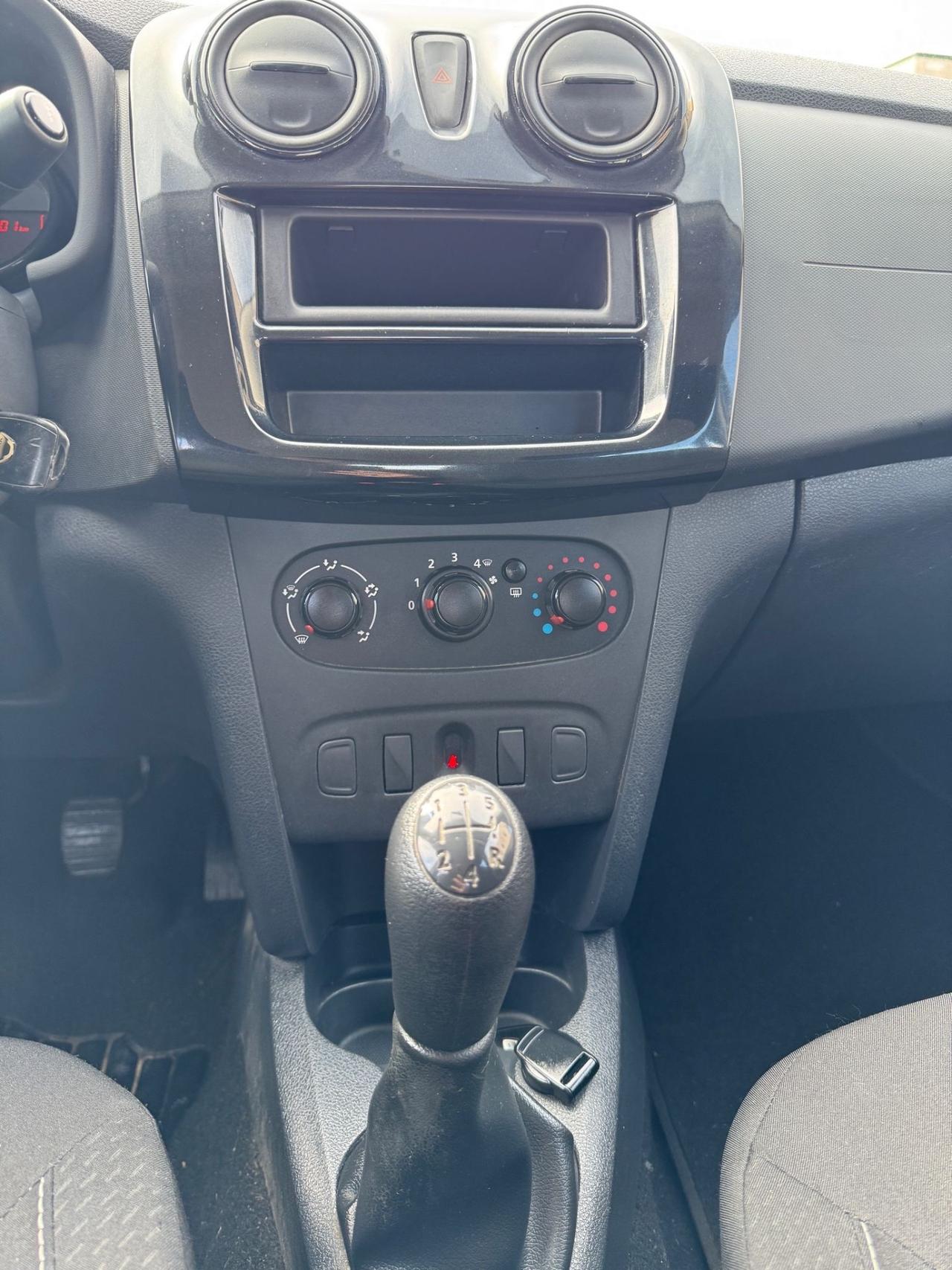 Dacia Sandero 1.0 benzina. km 84.000