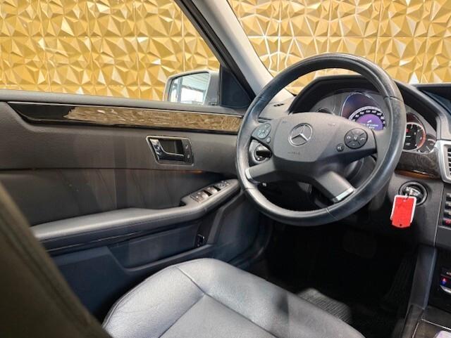 Mercedes-benz E 220 CDI BlueEFFICIENCY Avantgarde