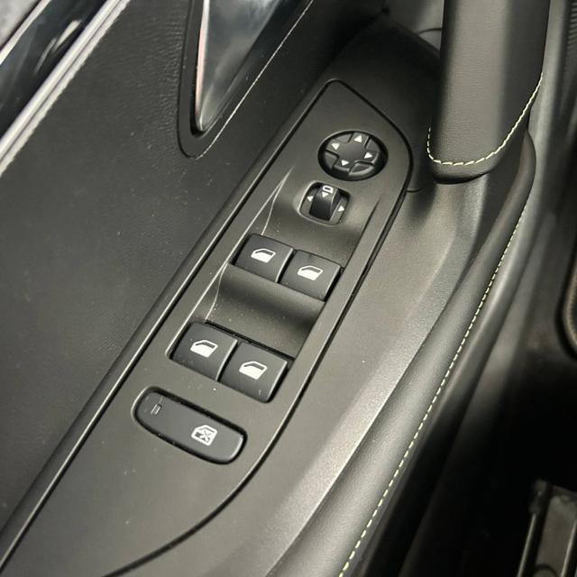PEUGEOT 2008 motore elettrico 136 CV GT TETTO APRIBILE