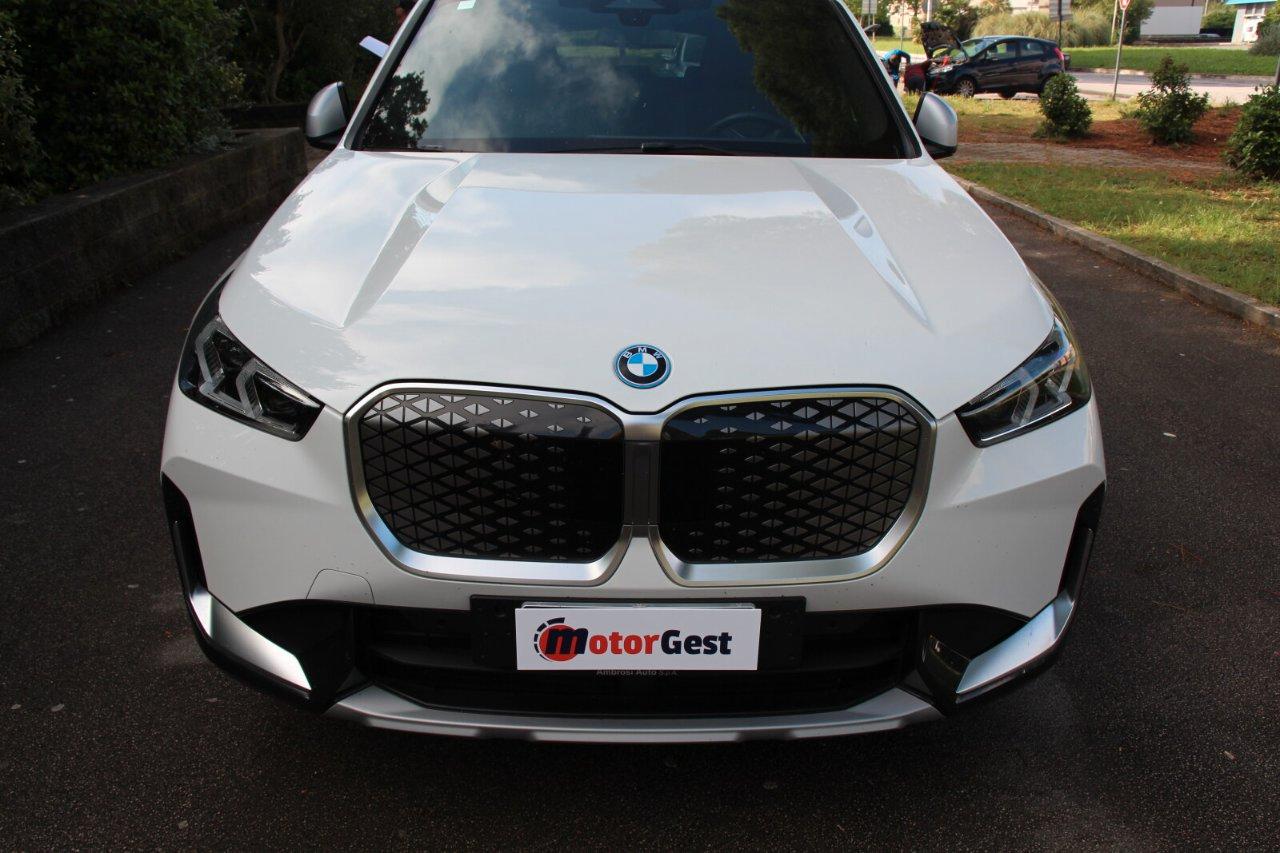 BMW iX1 edrive 20 X-Line
