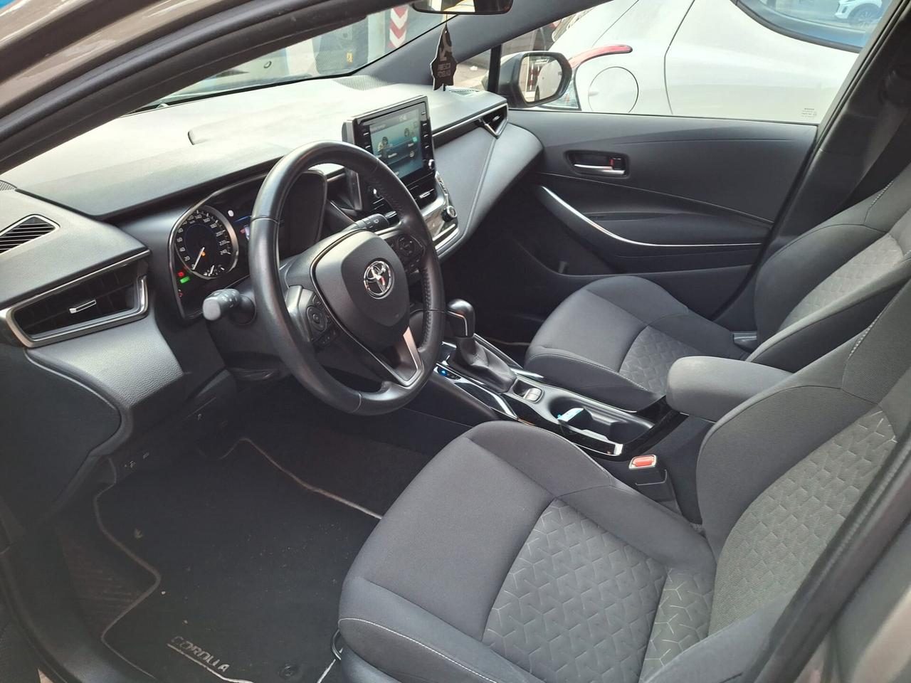 Toyota Corolla TS 1.8 Hybrid Business