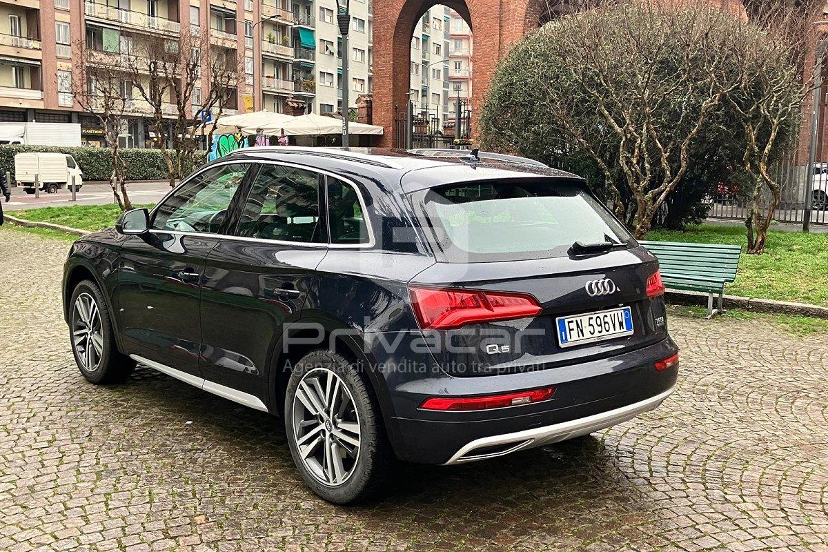 AUDI Q5 2.0 TFSI quattro S tronic Business Sport