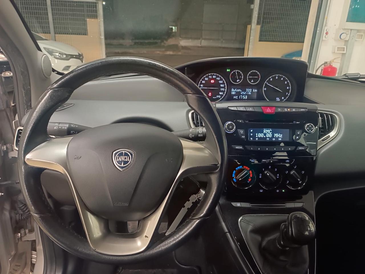 Lancia Ypsilon 1.2 69 CV 5 porte Gold