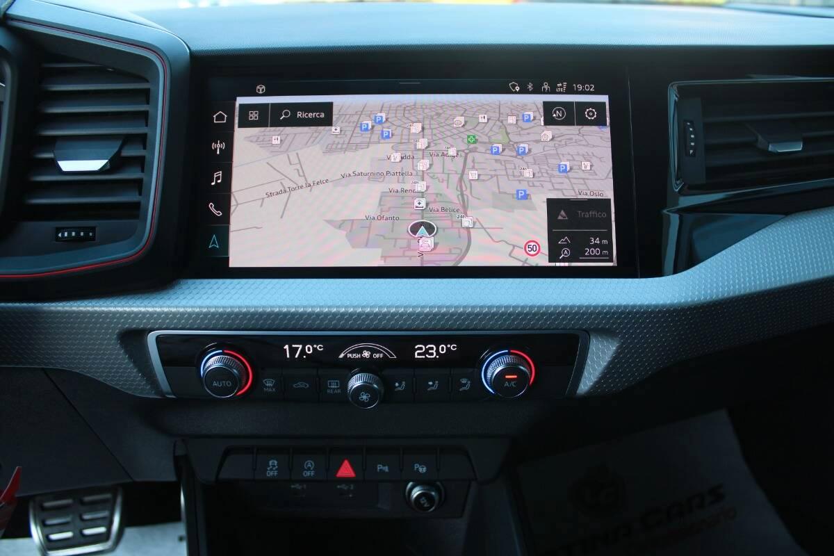 Audi A1 25 1.0 tfsi Identity Black s-tronic con CarPlay