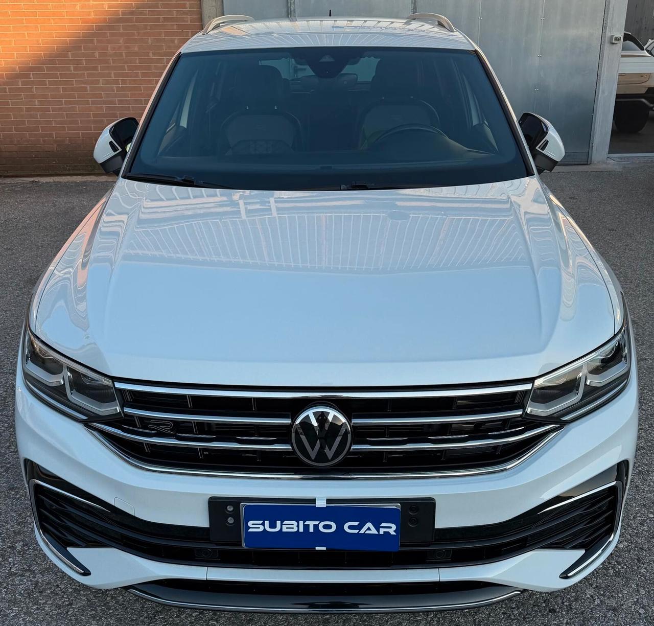 Volkswagen Tiguan 2.0 TDI 150 CV SCR DSG R-Line BIANCO PERLATO