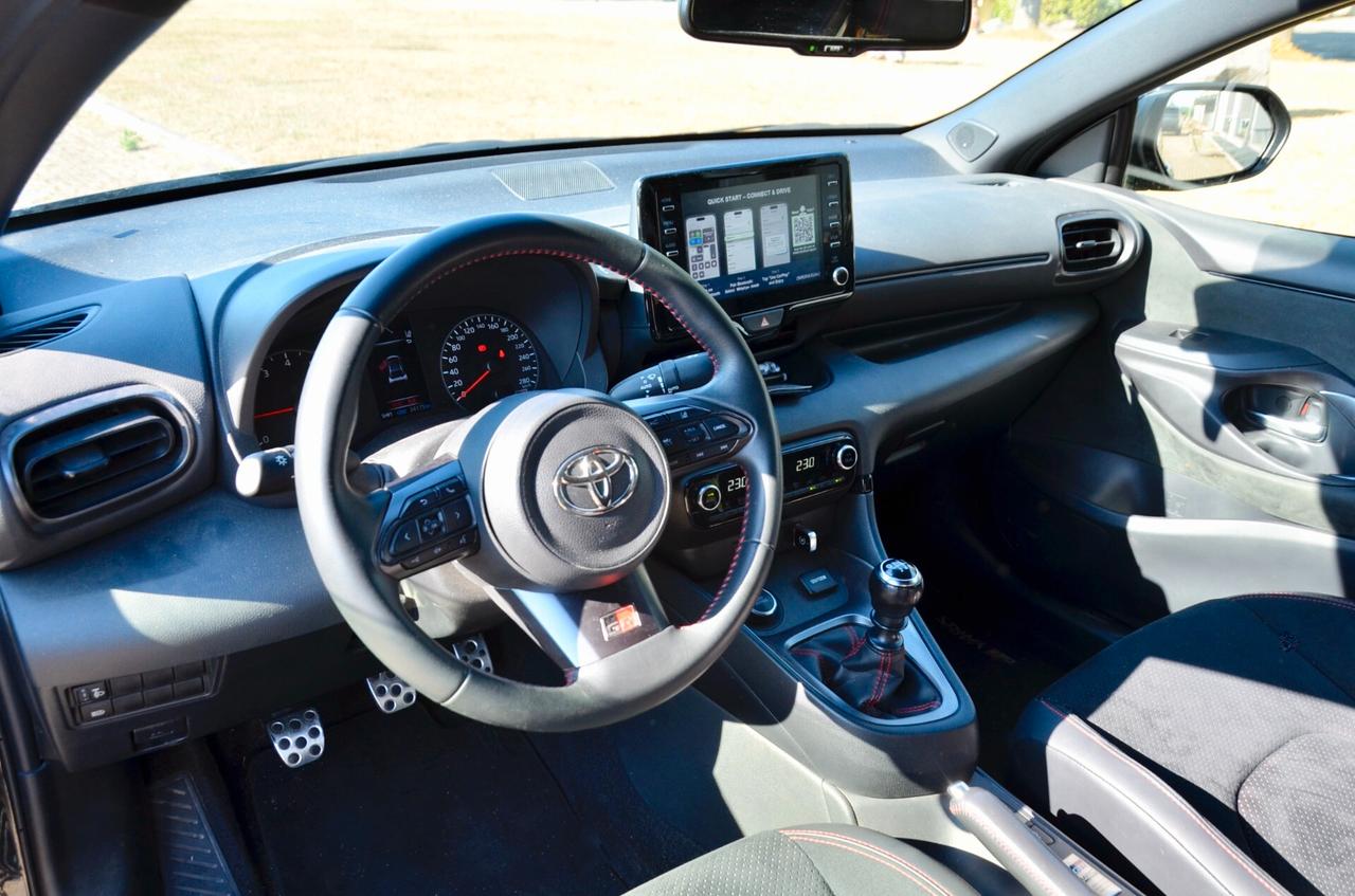 TOYOTA YARIS 1.6 CIRCUIT 260cv, AUTO IN OTTIME CONDIZIONI, UFF ITALIANA, EURO 6D, SERVICE TOYOTA, HIGH BEAM, RETROCAMERA, PERMUTE