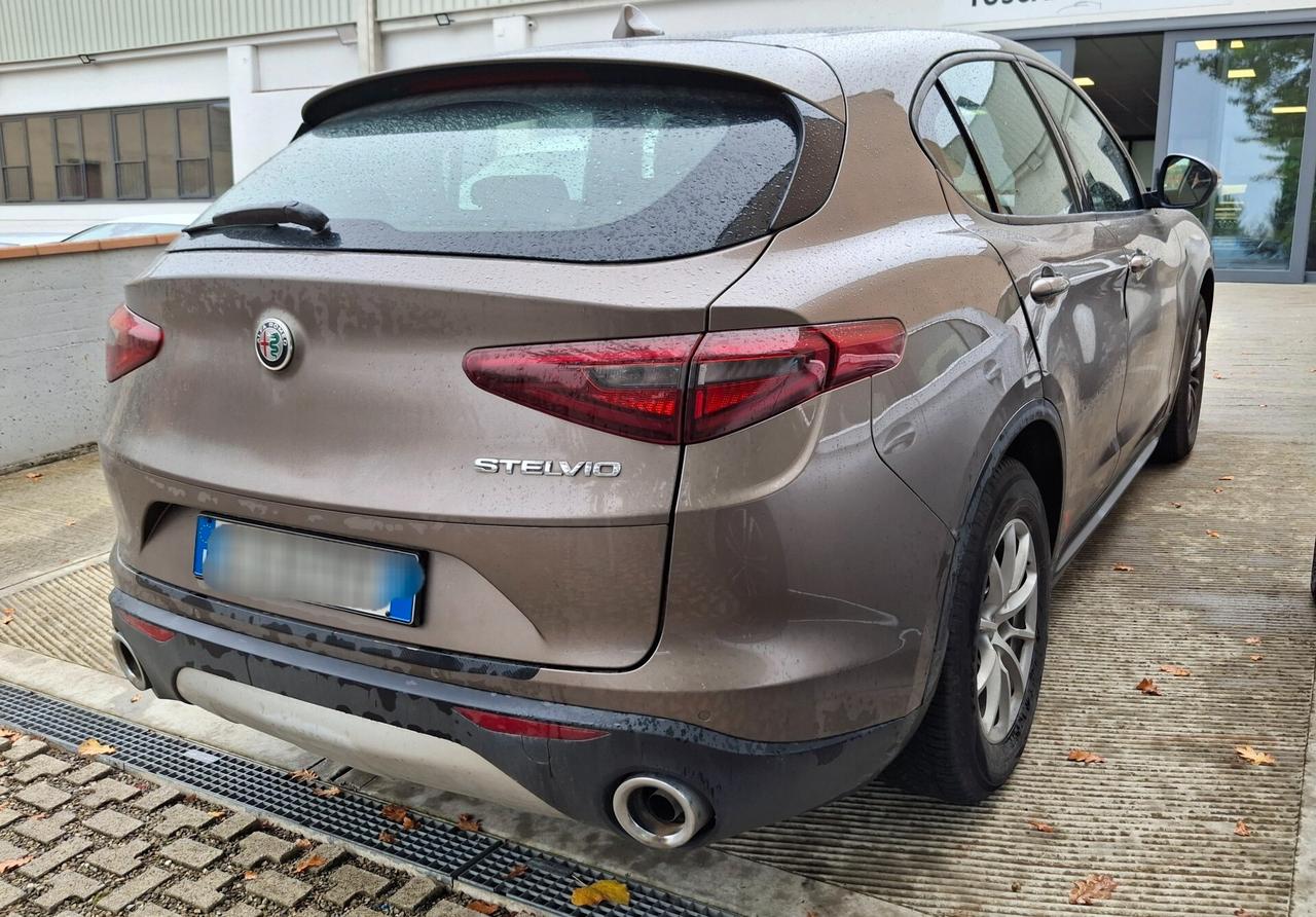 Alfa Stelvio 2.2 Turbodiesel 160 CV AT8 RWD