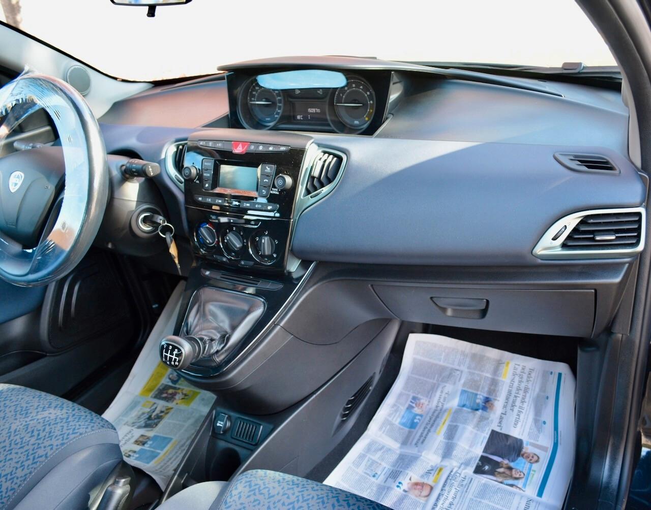 Lancia Ypsilon 1.0 FireFly 5 porte S&S Hybrid Gold