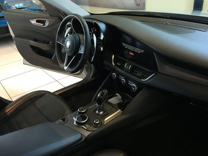 Alfa Romeo Giulia 2.2 T-Diesel 180CV AT8 Super Q2 - PACK PERFORMANCE