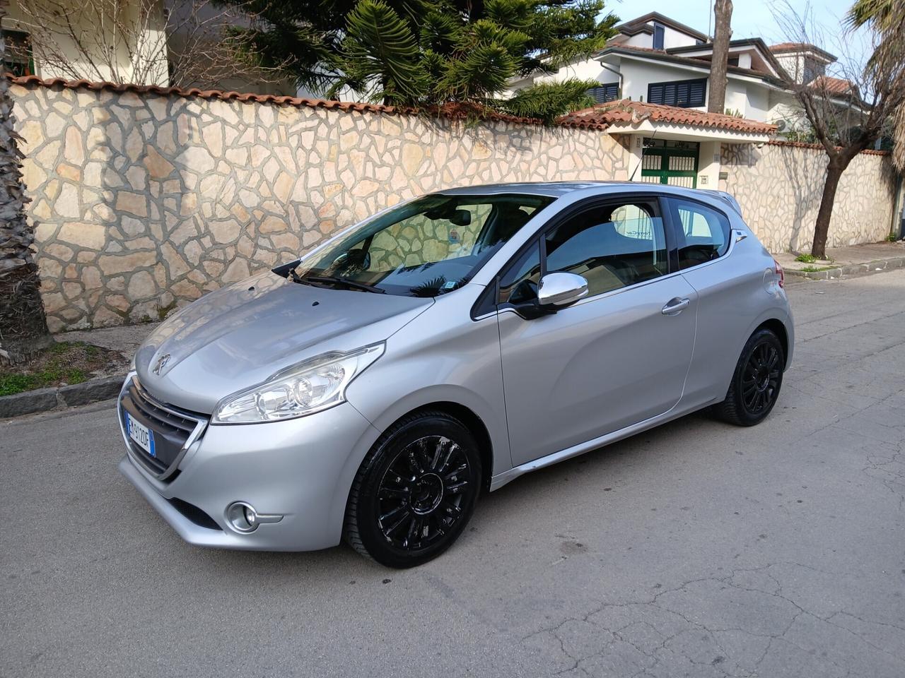 Peugeot 208 1.4 HDi 68 CV 3 porte Allure X Neopate