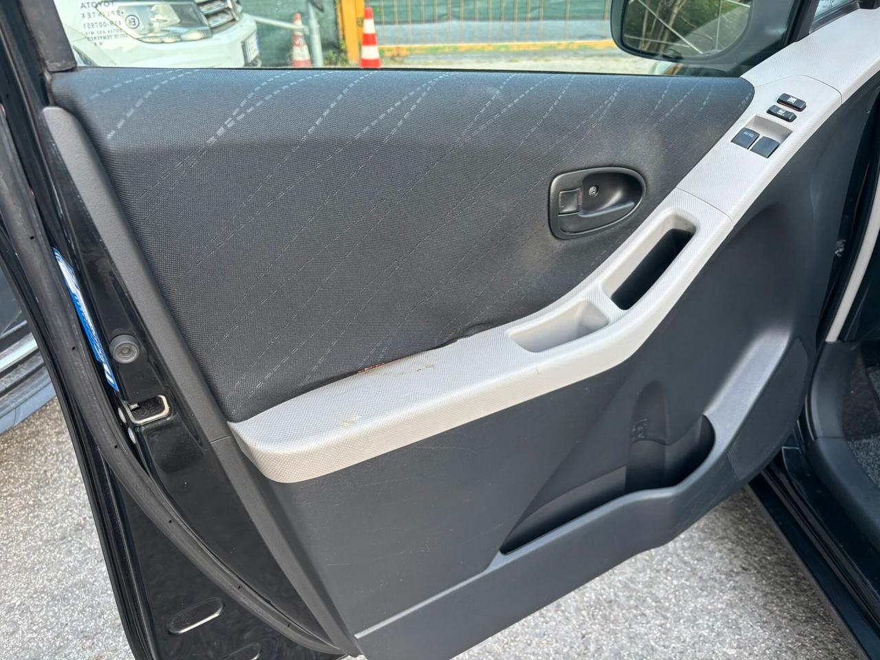 Toyota Yaris 1.3 5 porte Luna OK Neopatentati