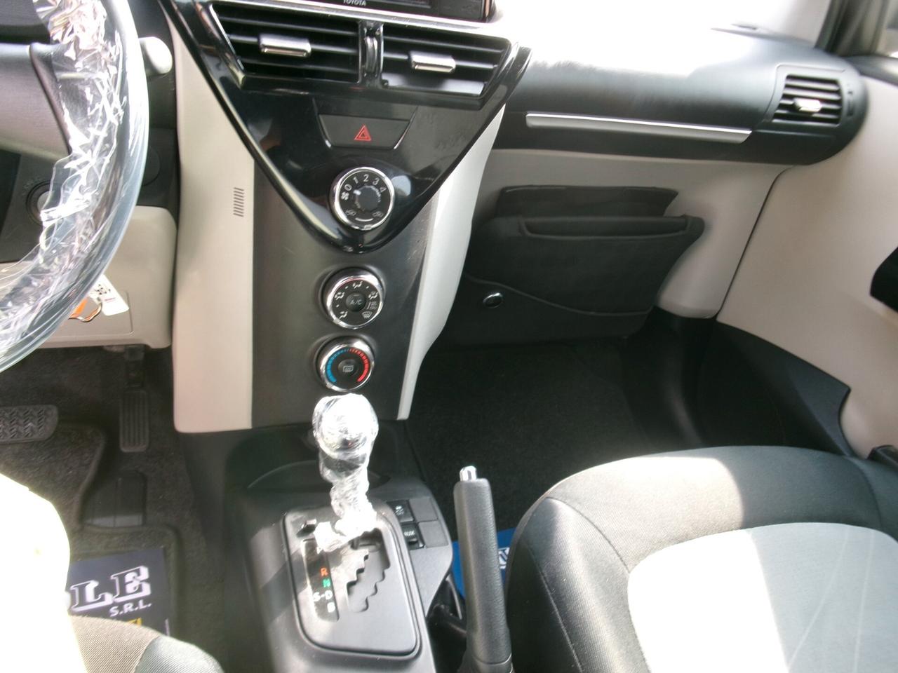 Toyota iQ 1.0 LOUNGE CVT AUTOMATICA NAVIGATORE *PERFETTA*