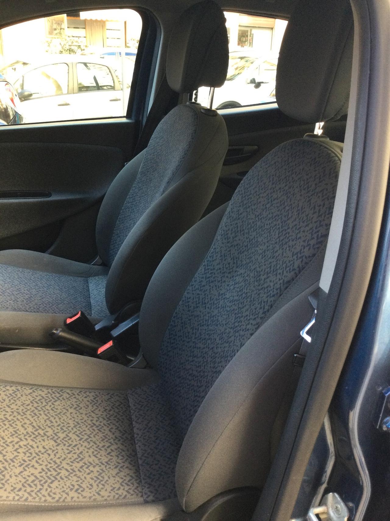 Lancia Ypsilon 1.0 FireFly 5 porte S&S Hybrid Ecochic Silver