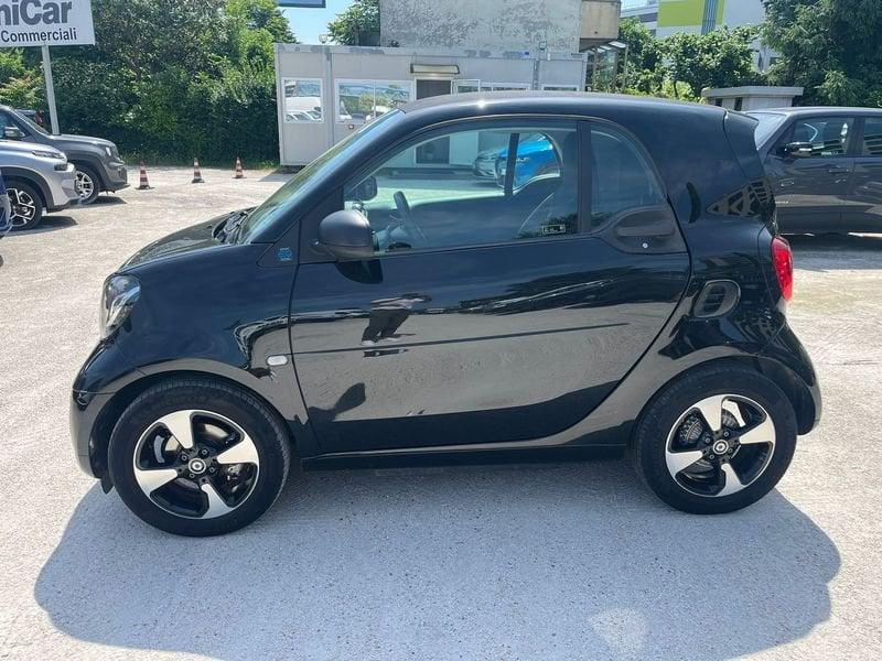 smart fortwo EQ Berlin Black Passion