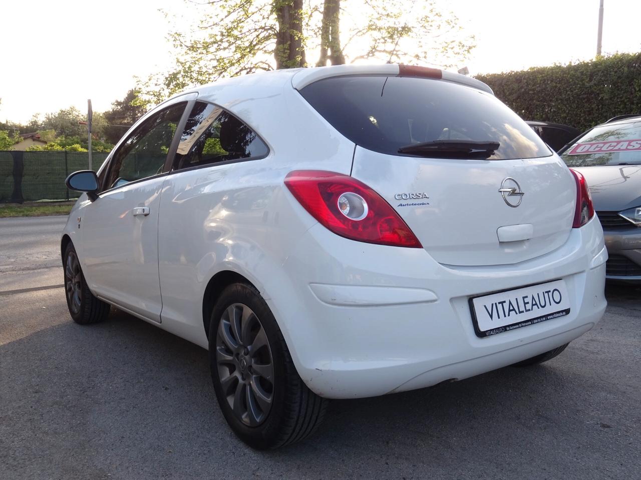 Opel Corsa 1.2 3 porte Club OK NEOPATENTATI