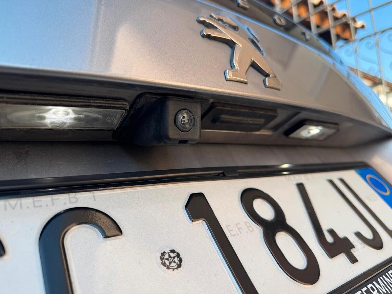 Peugeot 2008 BlueHDi 100 S&S Allure