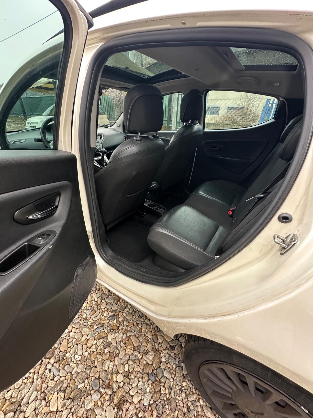 Lancia Ypsilon 1.2 69 CV 5 porte S&S Platinum