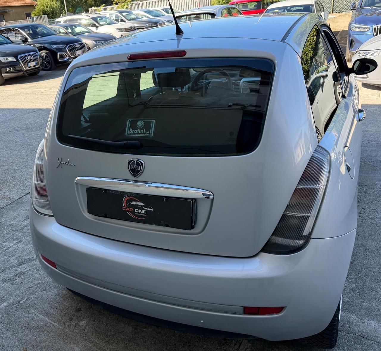 Lancia Ypsilon 1.2 versus