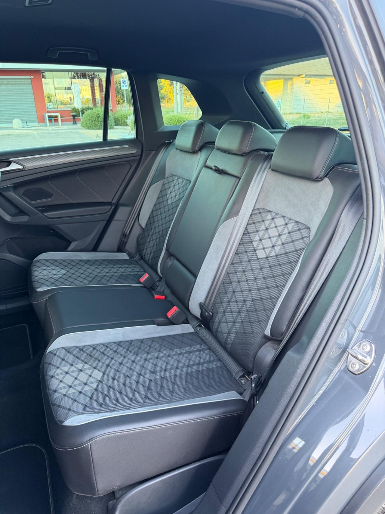 Volkswagen Tiguan 2.0 TDI 150 CV DSG 4MOTION R-Line