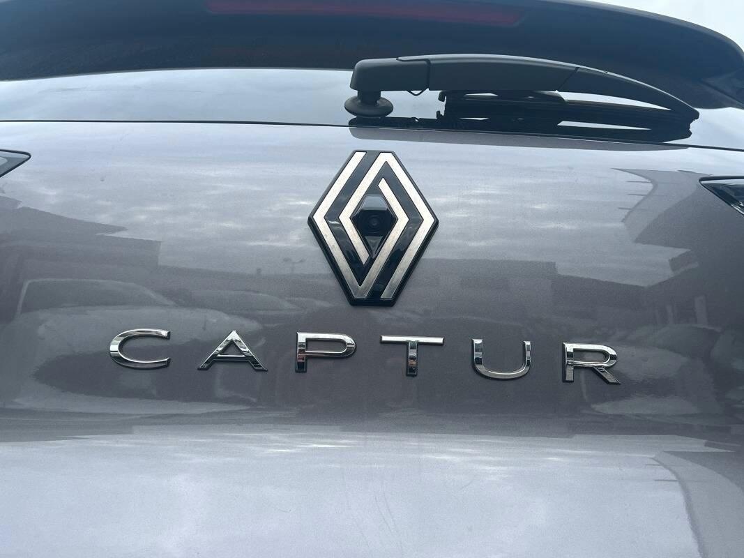 Renault Captur 1.0 Techno GPL 100cv con Telecam e CarPlay
