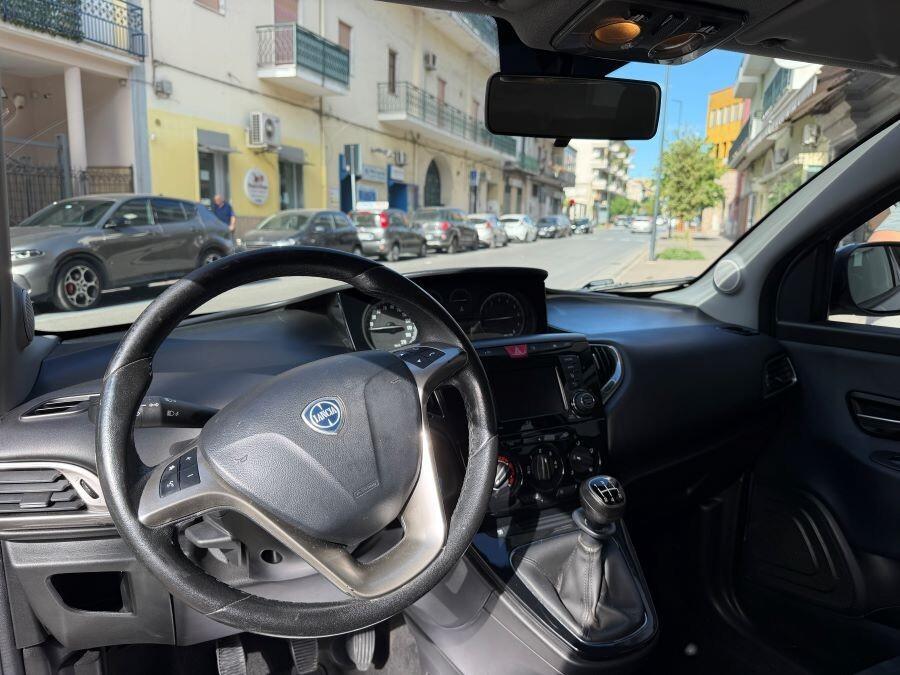 lancia ypsilon 1.2 platino certificata unproprieta