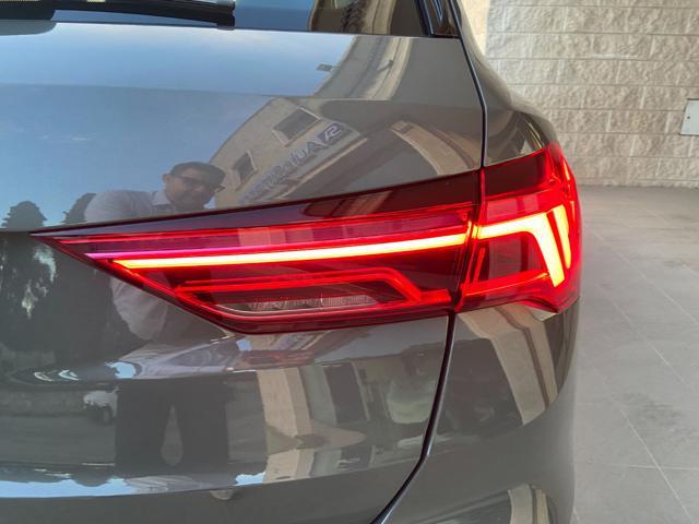 AUDI Q3 35 2.0 TDI S tronic Business COCKPIT