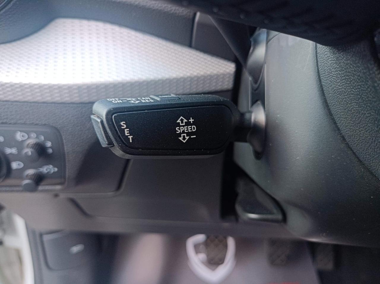 Audi Q2 30 TFSI Business