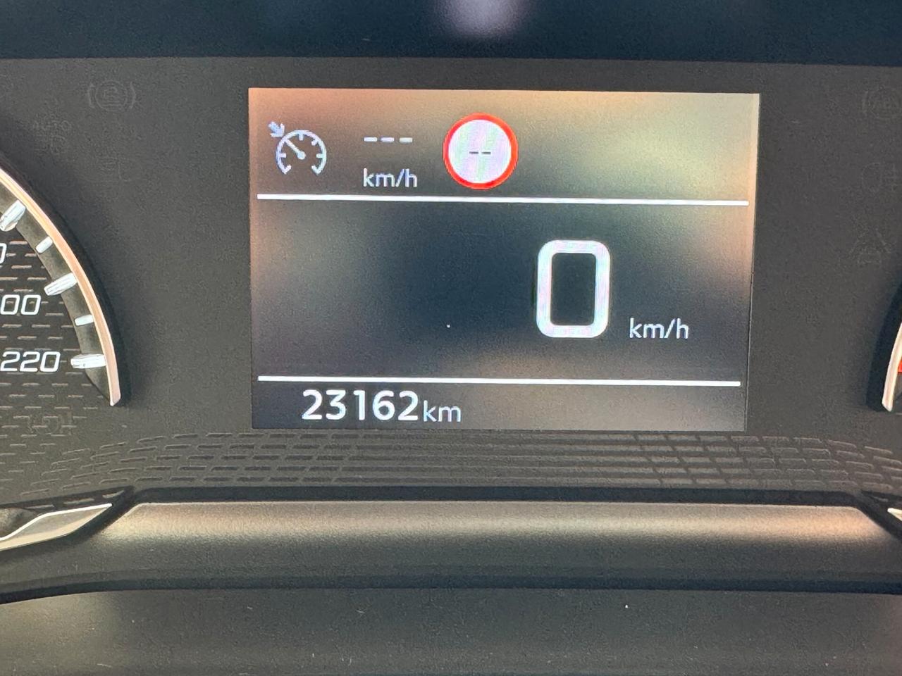 Peugeot 208 Peugeut 5 porte allure