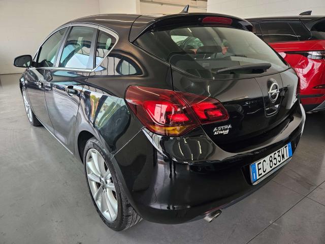 Opel Astra Astra IV 2010 5p 1.4 t Elective 140cv