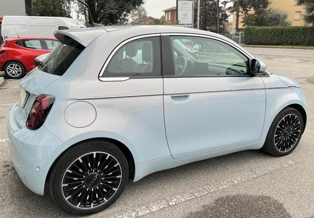 Fiat 500E Berlina 42 kWh La Prima