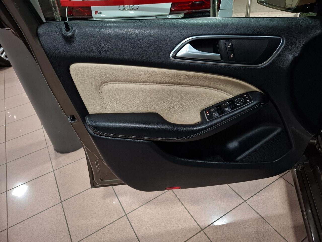 Mercedes B 180 Premium-Tetto-Neopatentato