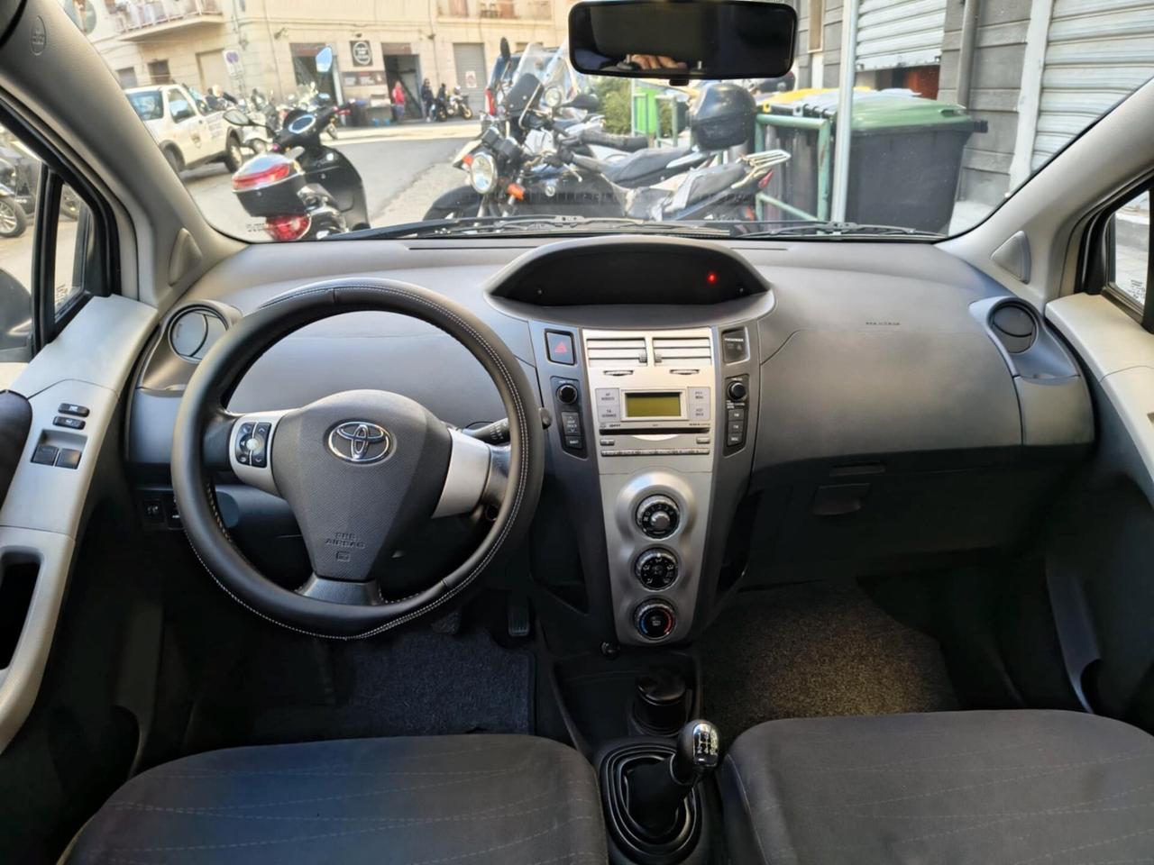 Toyota Yaris 1.0 5 porte