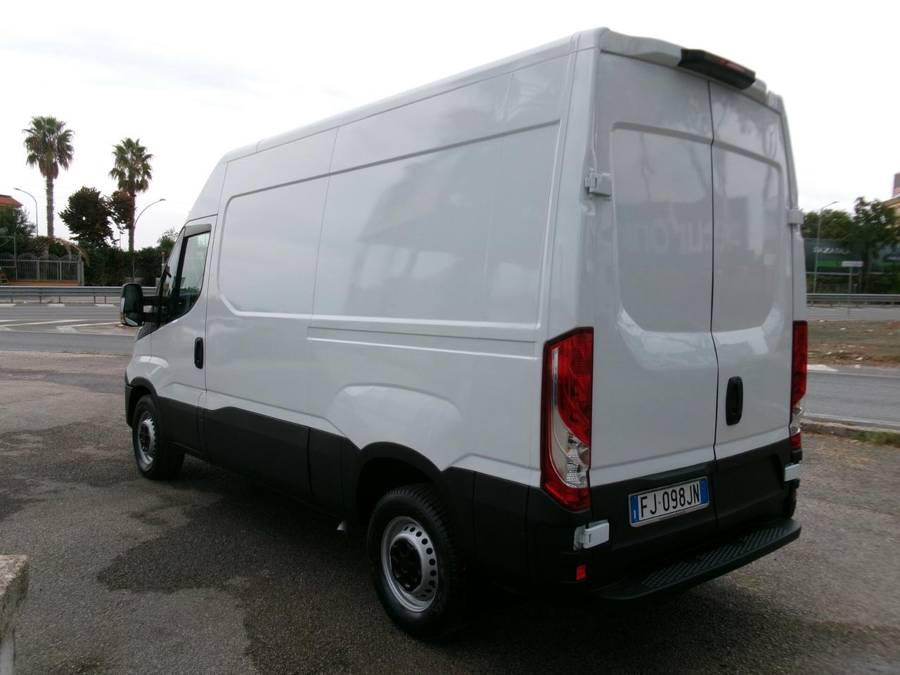 Iveco Daily 35S12 2.3 120CV EURO 6 FURGONE P.MEDIO *PERFETTO*