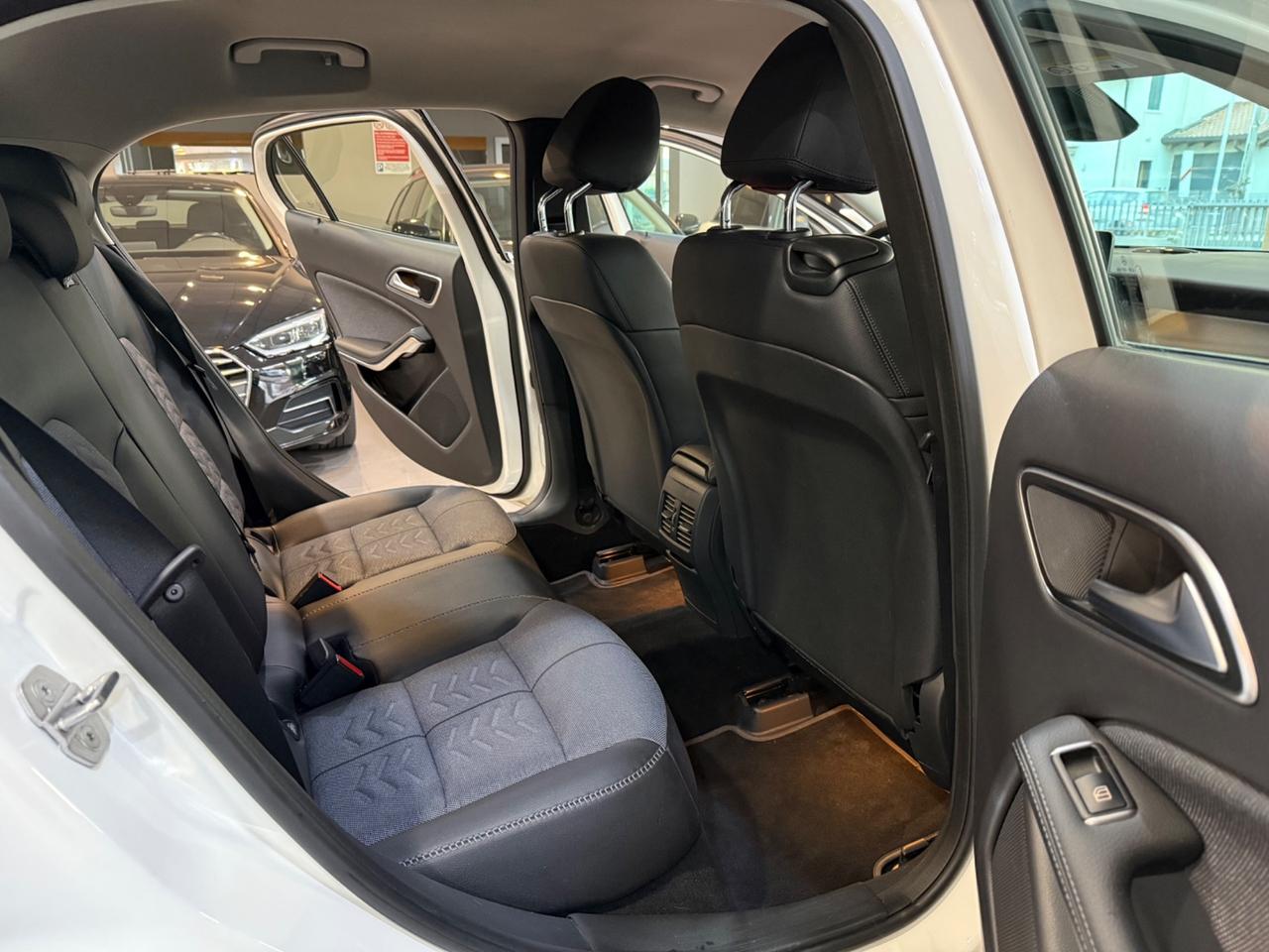 Mercedes-benz GLA 200 d Sport auto !!